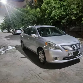 Nissan Versa 2013