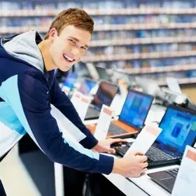 Продавец консультант(ка) в комп магазин