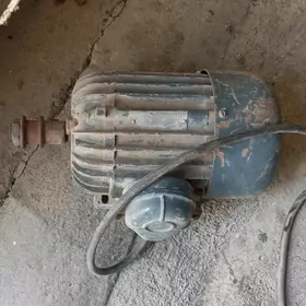 Dwigatel