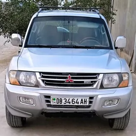 Mitsubishi Pajero 2001