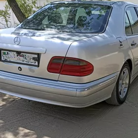 Mercedes-Benz E320 1996