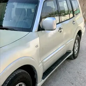 Mitsubishi Pajero 2005