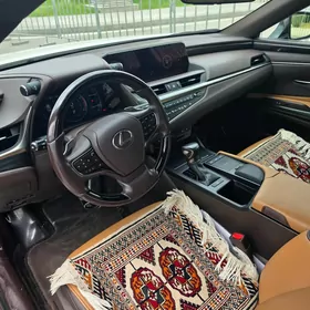 Lexus ES 350 2019
