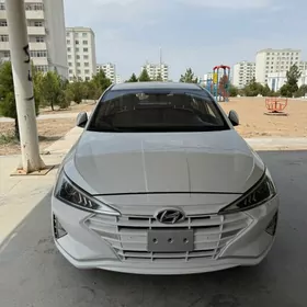 Hyundai Elantra 2019