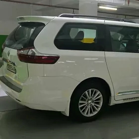 Toyota Sienna 2016