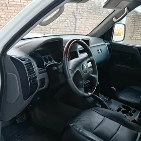 Mitsubishi Montero 2002
