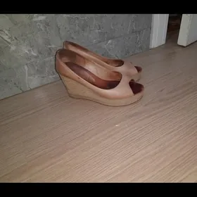 Кожаные босоножки
