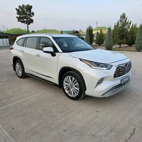 Toyota Highlander 2021