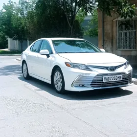 Toyota Camry 2021