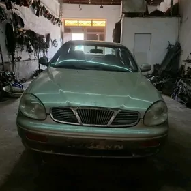 Daewoo Leganza 1999
