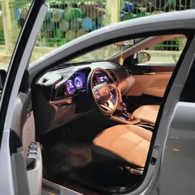 Hyundai Elantra 2019