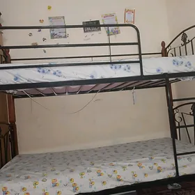 Двухъярусная кровать