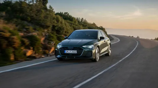 2025-nji ýylyň Audi A3 modeli täze benzinli hereketlendiriji we doly herekete getiriji ulgam bilen çykdy