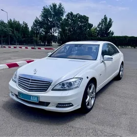 Mercedes-Benz S-Class 2011
