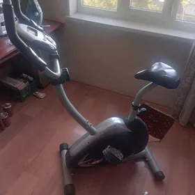 Велоспортный тренажёр