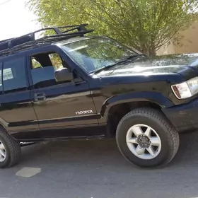 Isuzu Trooper 2000