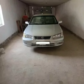 Toyota Camry 2000