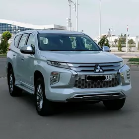 Mitsubishi Pajero 2020