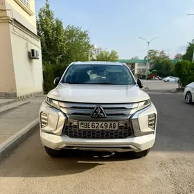 Mitsubishi Pajero 2020