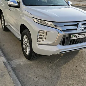 Mitsubishi Pajero 2020