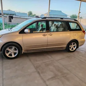 Toyota Sienna 2004