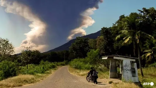 Indoneziýadaky Lewotobi Laki Laki wulkany 18 km beýiklikde kül zyňdy