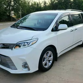 Toyota Sienna 2017