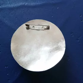 Gaşy gyzyl yantar broşga