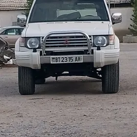 Mitsubishi Pajero 1992
