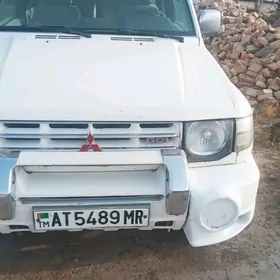 Mitsubishi Pajero 2000