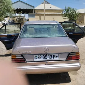 Mercedes-Benz W126 1987