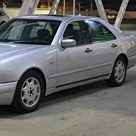 Mercedes-Benz E320 1997