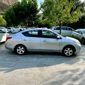 Nissan Versa 2011
