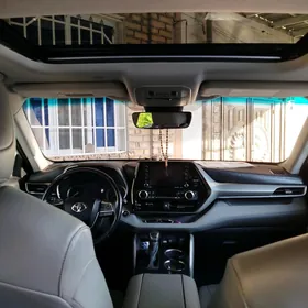 Toyota Highlander 2020
