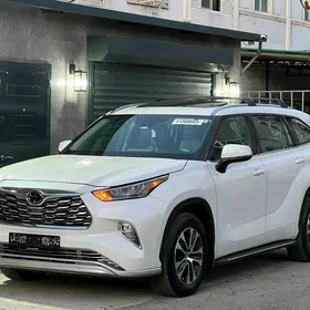 Toyota Highlander 2021
