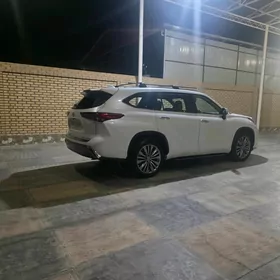 Toyota Highlander 2021