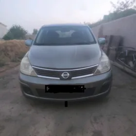 Nissan Versa 2008