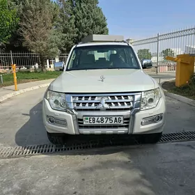 Mitsubishi Pajero 2015