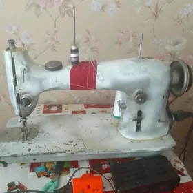 Швейная машинка