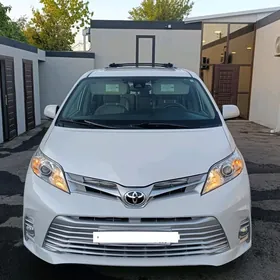 Toyota Sienna 2019