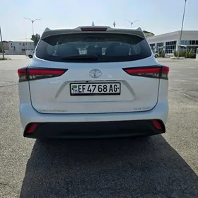 Toyota Highlander 2021