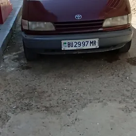 Toyota Previa 1990