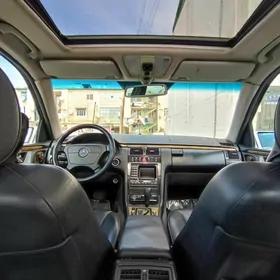 Mercedes-Benz E320 1999