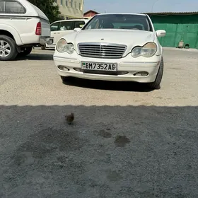Mercedes-Benz C320 2003