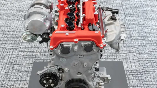 Toyota презентовала совершенно новые бензиновые двигатели: меньше вес, выше мощность