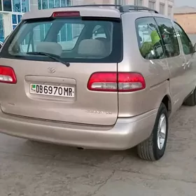 Toyota Sienna 2001