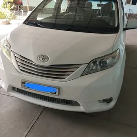 Toyota Sienna 2012