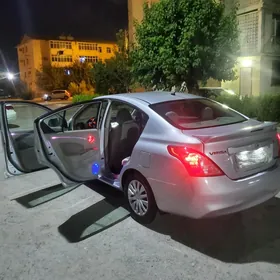 Nissan Versa 2013