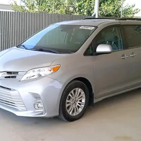 Toyota Sienna 2019