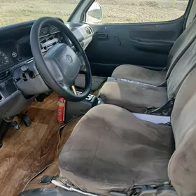 Toyota Hiace 2003